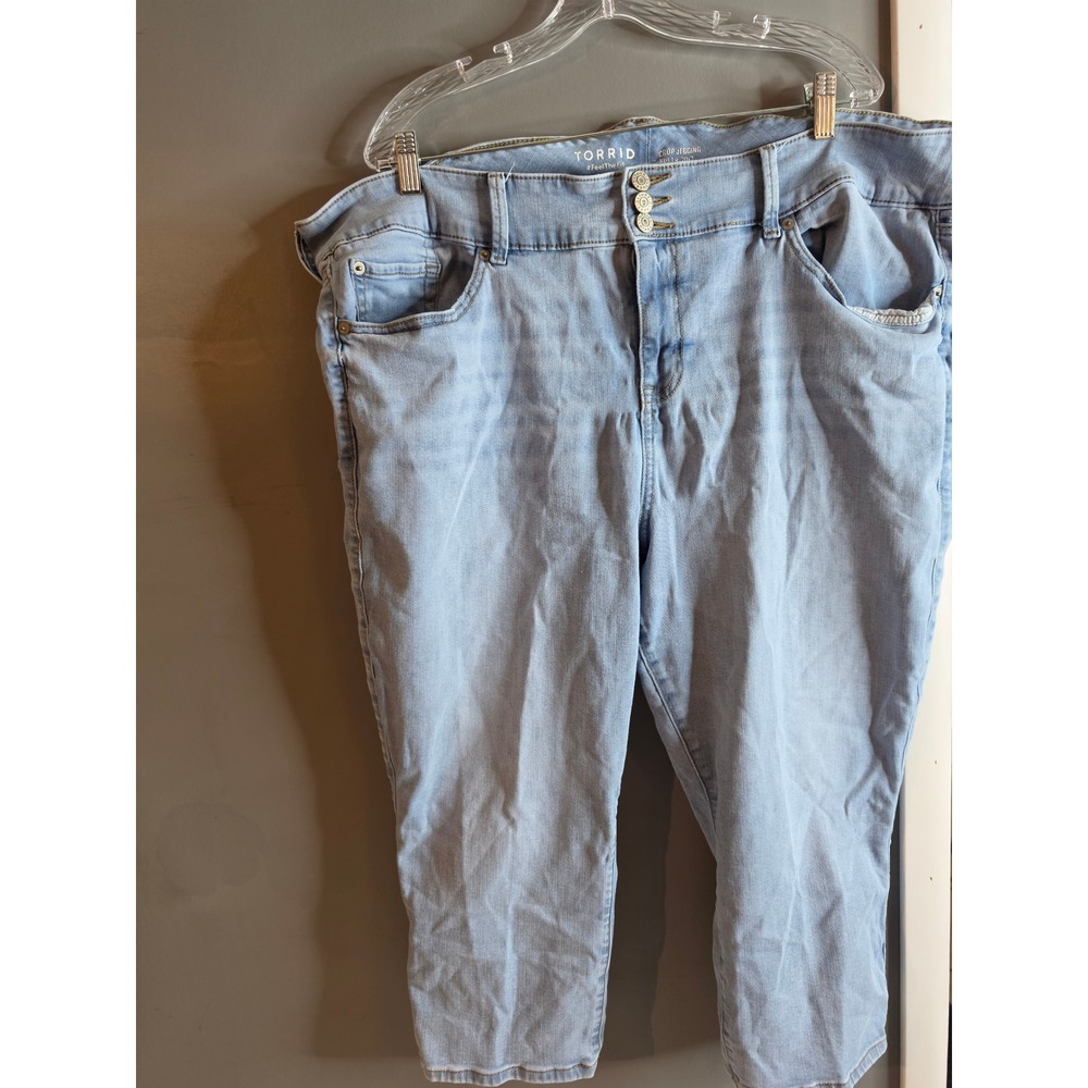 Torrid Super Soft Light Wash High Rise Triple Button Crop Jegging Size 26